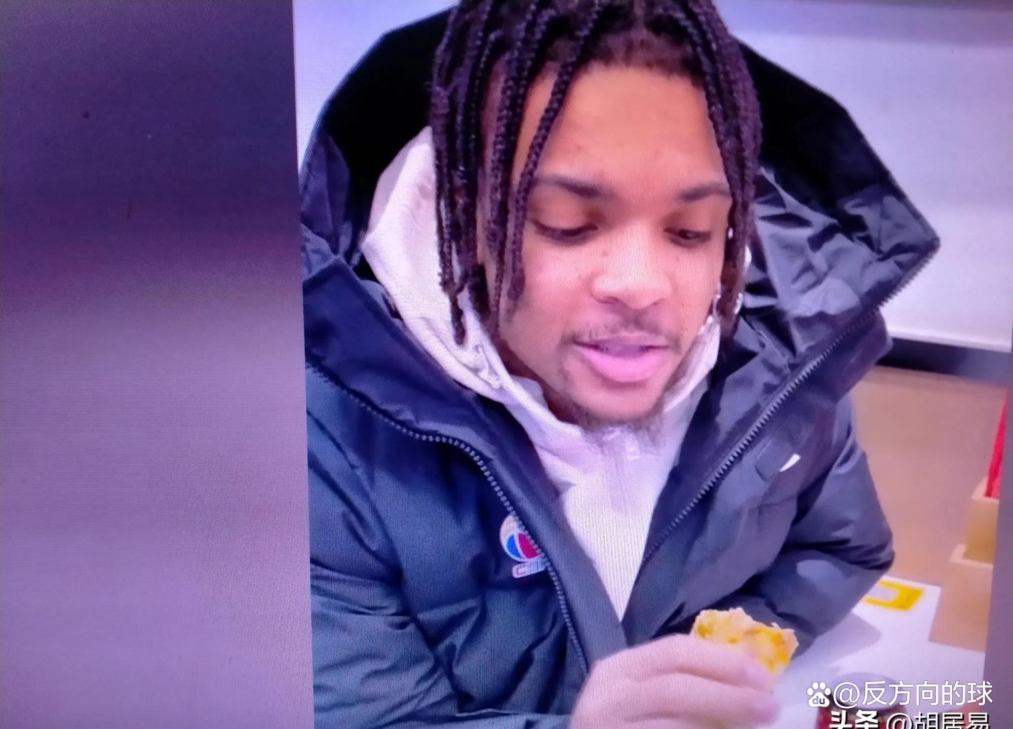 关键时刻新疆广汇备战意甲，手感冰凉细节曝光，更衣室稳定，年轻球员得到机会的简单介绍