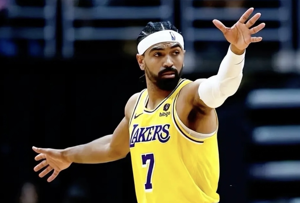 包含NBA季后赛清晨走向成谜；洛杉矶湖人远射贴柱；震撼外界；团队化学反应显著的词条